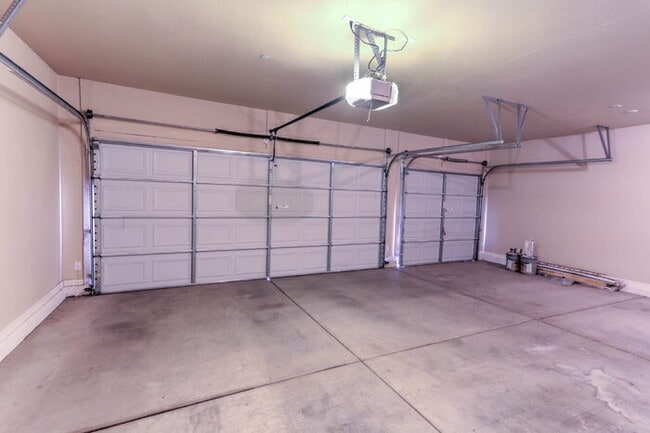 Building Photo - Rancho Sahuarita 5-Bed with 3.5 Baths 3187 Sq Ft