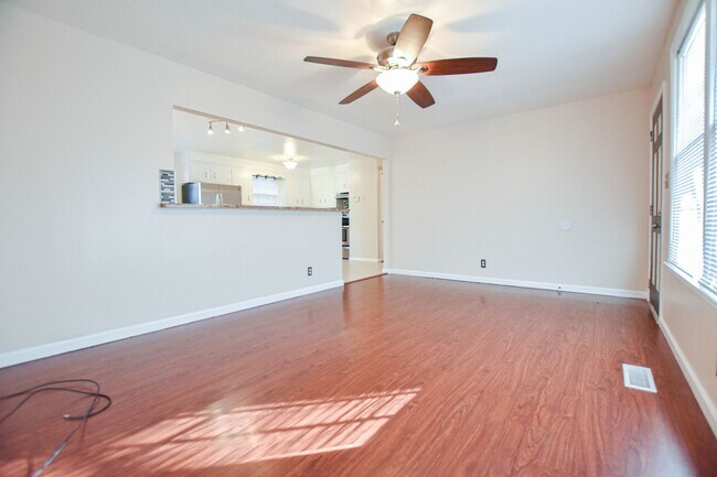 Building Photo - Three Bedroom with Fenced Yard!