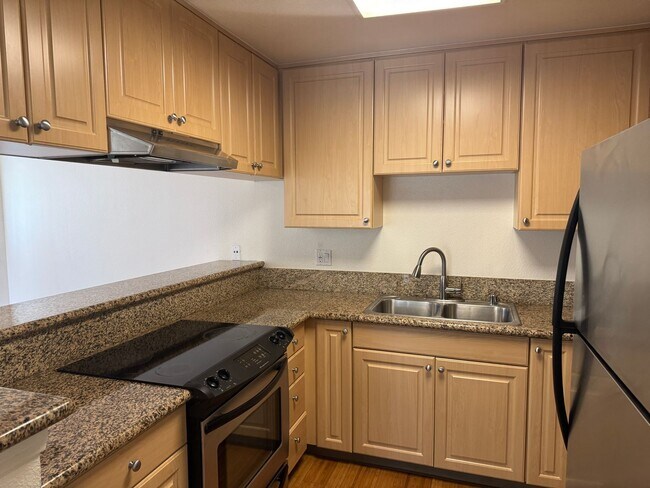 Building Photo - 2 bedroom 1 bathroom condo in Mirabella Point