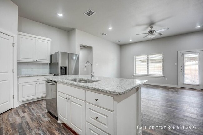 Building Photo - Gorgeous 3/2/2 in SW Lubbock