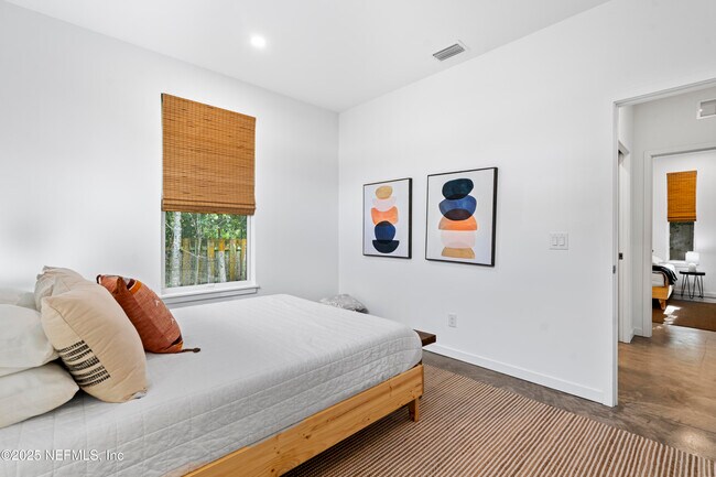 Building Photo - 581 Hazel St