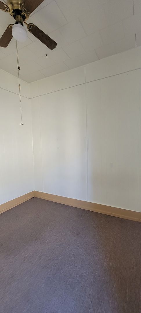 Building Photo - 2 bedroom 1 bath home