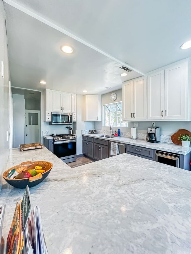 Building Photo - Unfurnished Light Filled Modern Spanish Home in Hollywood Hills