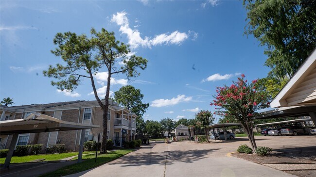 Building Photo - 2750 Holly Hall St