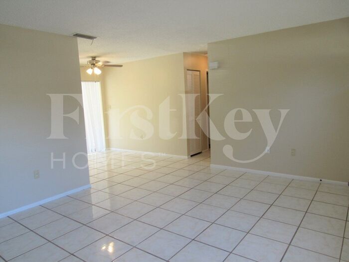 Building Photo - 4075 Dotham St