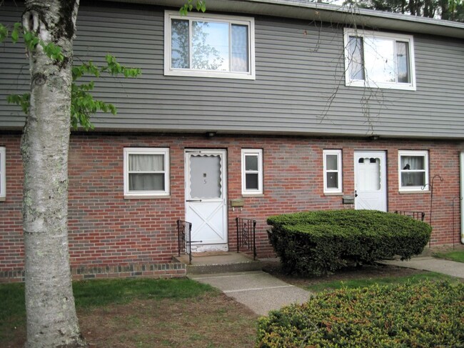 Primary Photo - 11 Camelot Dr