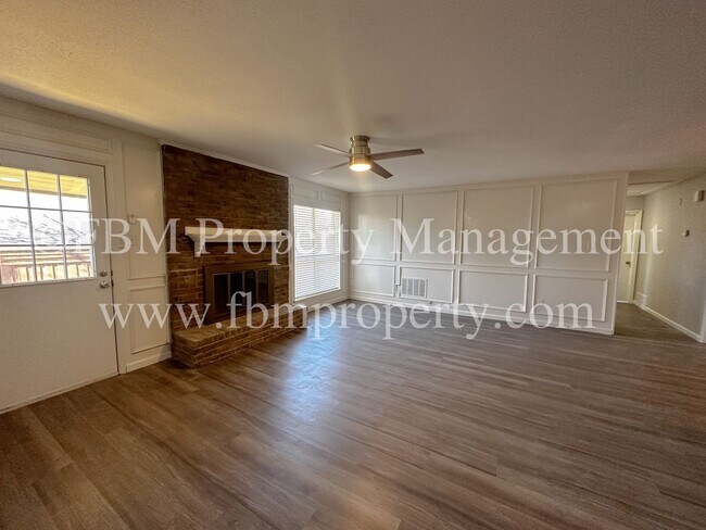 Building Photo - 801 S Wood St