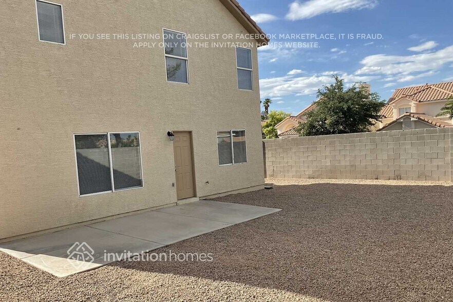 Building Photo - 1400 Desert Hills Dr