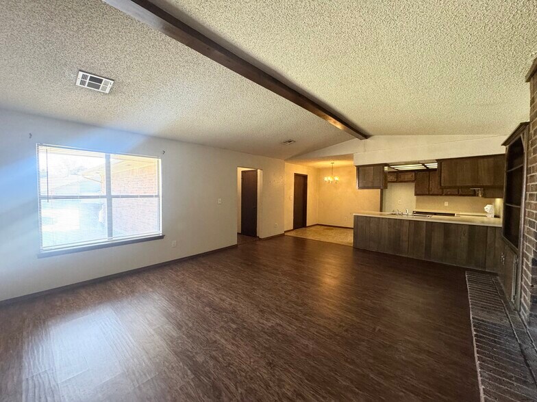 Building Photo - 9821 Larkspur Ln