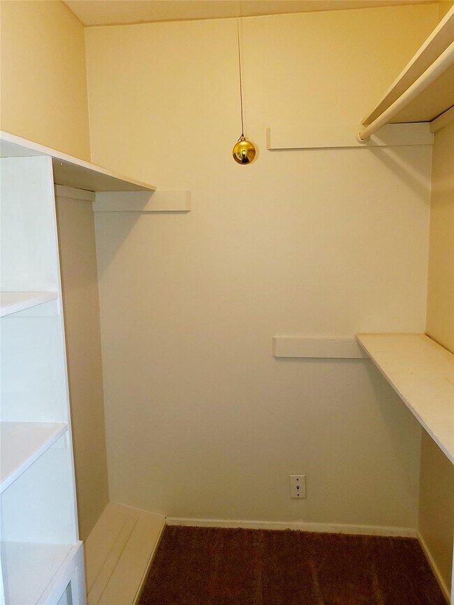 Building Photo - 11806 Hillcroft St