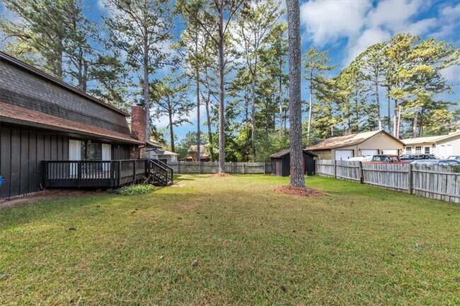 Building Photo - 3215 Redona Dr