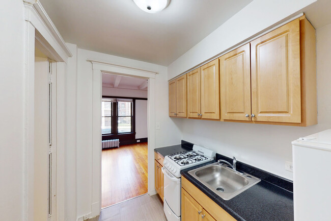 Kitchen - 5474-5480 S. Hyde Park Boulevard