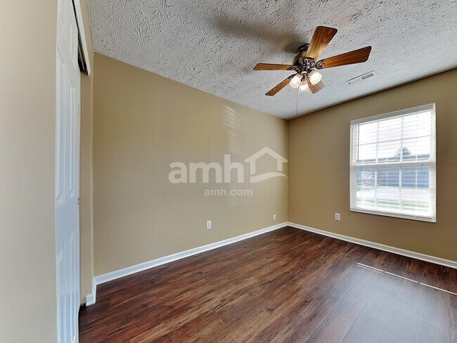 Building Photo - 1531 Farrington Dr