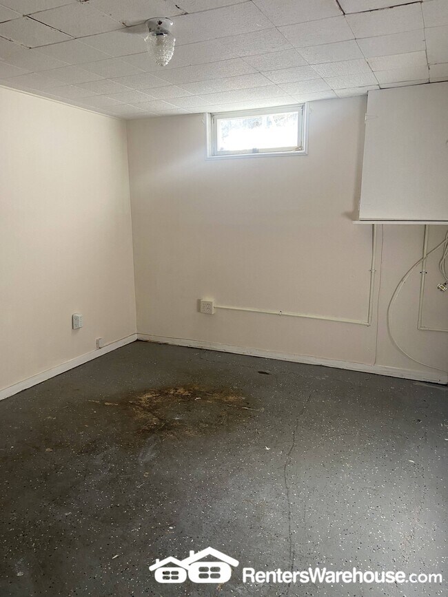 Building Photo - 750 Hyde Park Dr