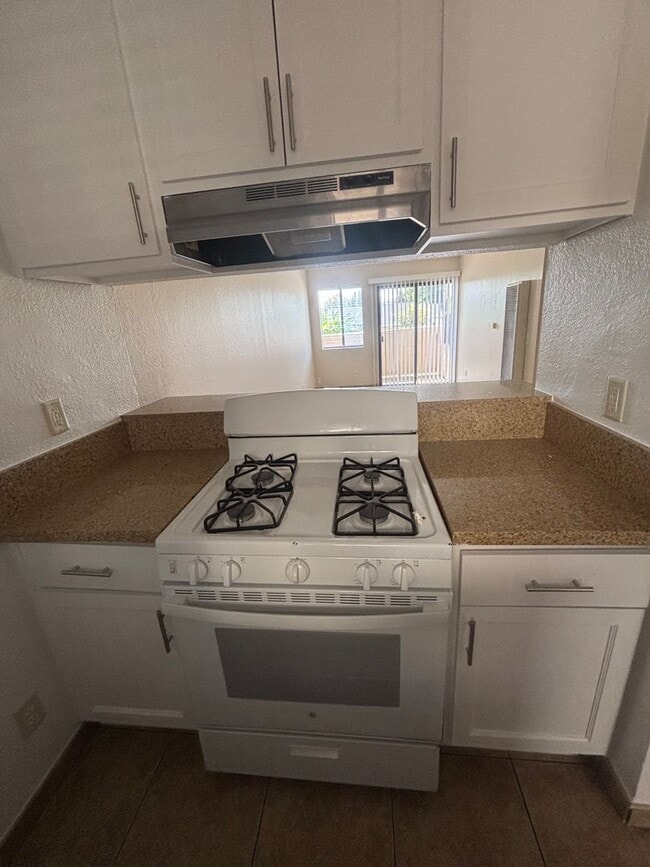 Interior Photo - 2250