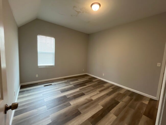 Building Photo - 968-970 Wilson Avenue