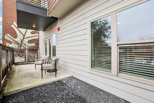 Building Photo - 2505 Thornton Rd