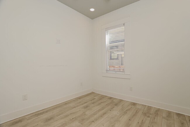 Building Photo - 120 E Magnolia Ave