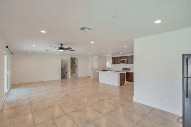 Building Photo - Amazing Tri-Level home close to ASU.  Pool and 2 Car Garage