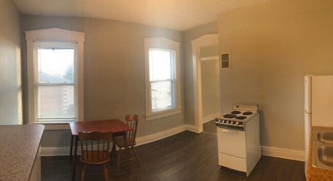 Building Photo - 603