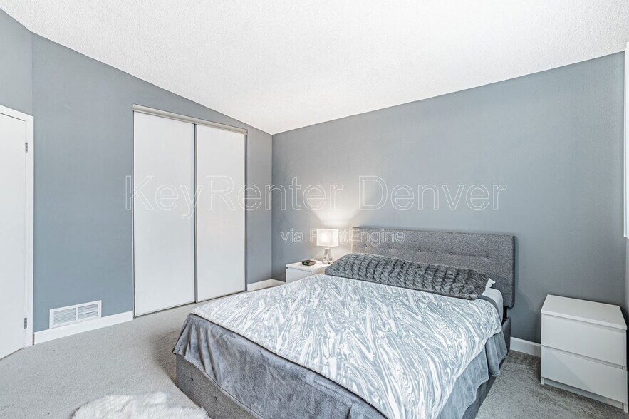 Building Photo - 18747 E Carmel Cir