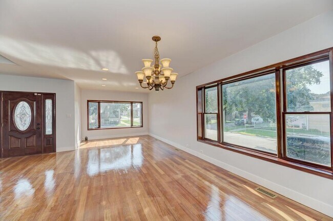 Building Photo - 1400 N 22nd Ave