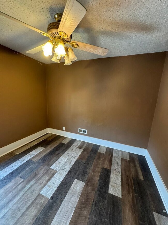 Building Photo - 416 Cascade St