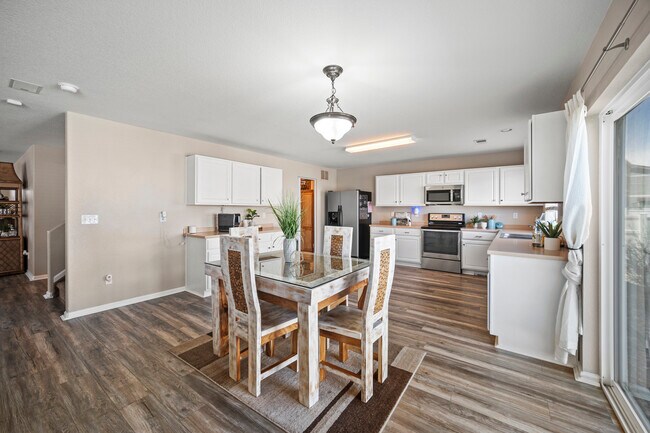 Building Photo - 7860 Lantern Ln