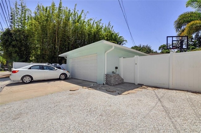 Building Photo - 807 26th Ave N