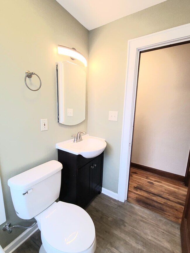 Building Photo - 34 W Tulane Rd