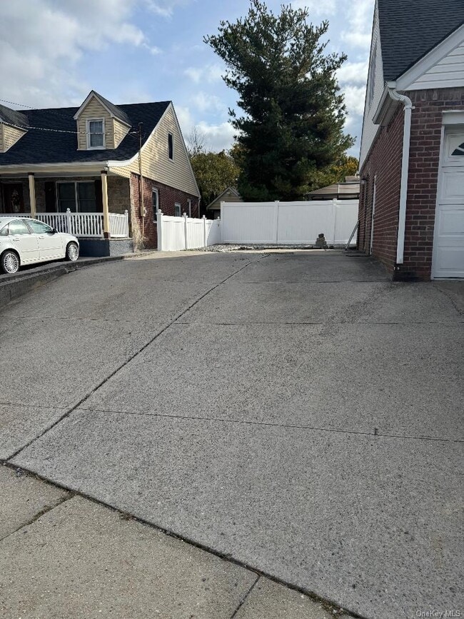 Building Photo - 29 N Long Beach Rd