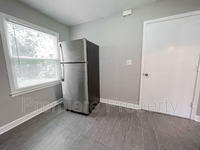 Building Photo - 8902 Richards Dr