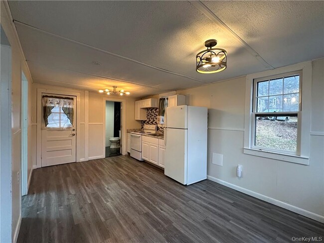 Building Photo - 55-57 Burlingham Rd