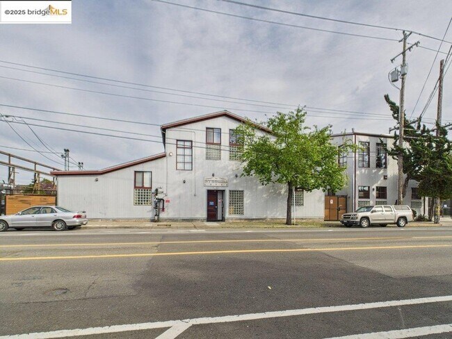 Building Photo - 3116 Adeline St