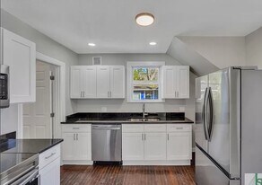 Building Photo - 824 E 39th St