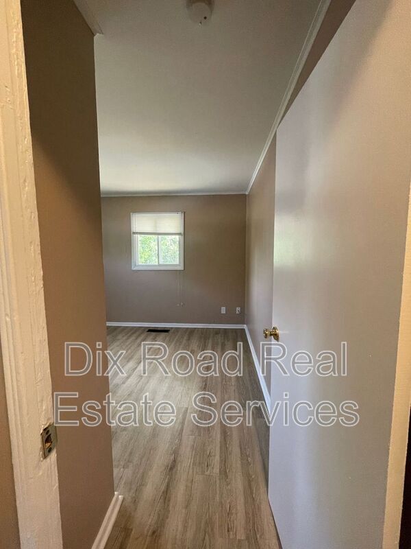 Building Photo - 4910 Porterfield Dr