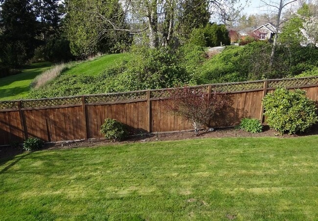 Building Photo - Large 6-Bedroom Home in Samish with a Fenced Yard MOVE IN READY