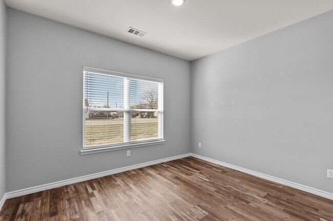 Building Photo - 412 N Wickham St