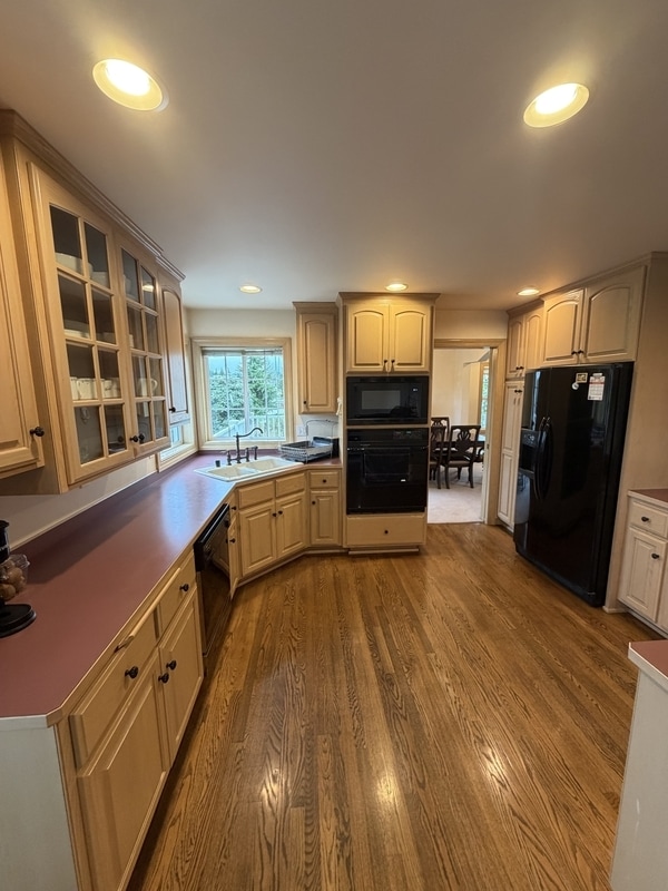 Building Photo - 700 Sunrise Dr