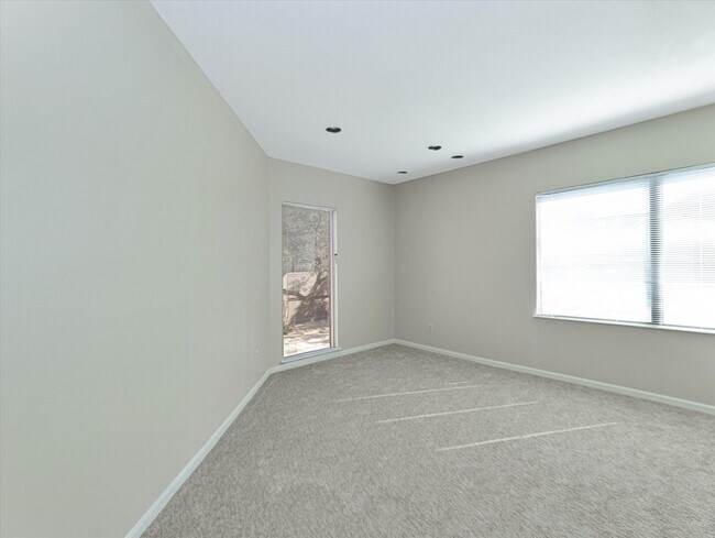 Building Photo - 5600 San Felipe St