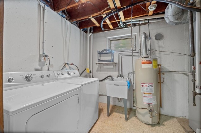 Building Photo - Delhi Township- Cute Single Family 4 bed, ...