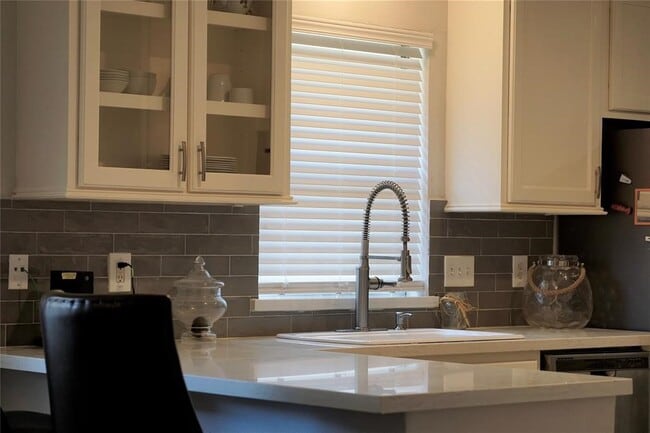 Building Photo - 11014 Landsbury Cir