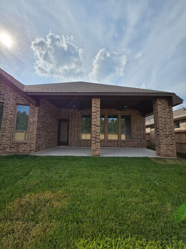 Building Photo - 1420 Florecer Ln