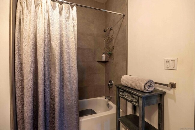 Building Photo - 1050 Island Ave