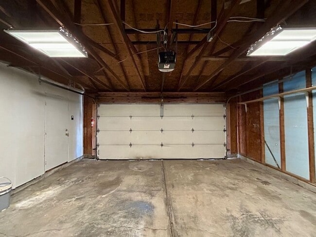 Building Photo - Charming 3-Bedroom Ranch on Quiet Cul-de-S...