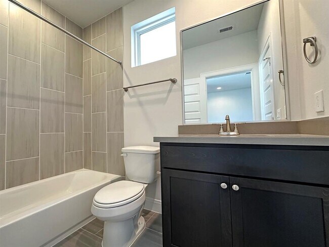 Building Photo - 2716G Grand Fountains Dr