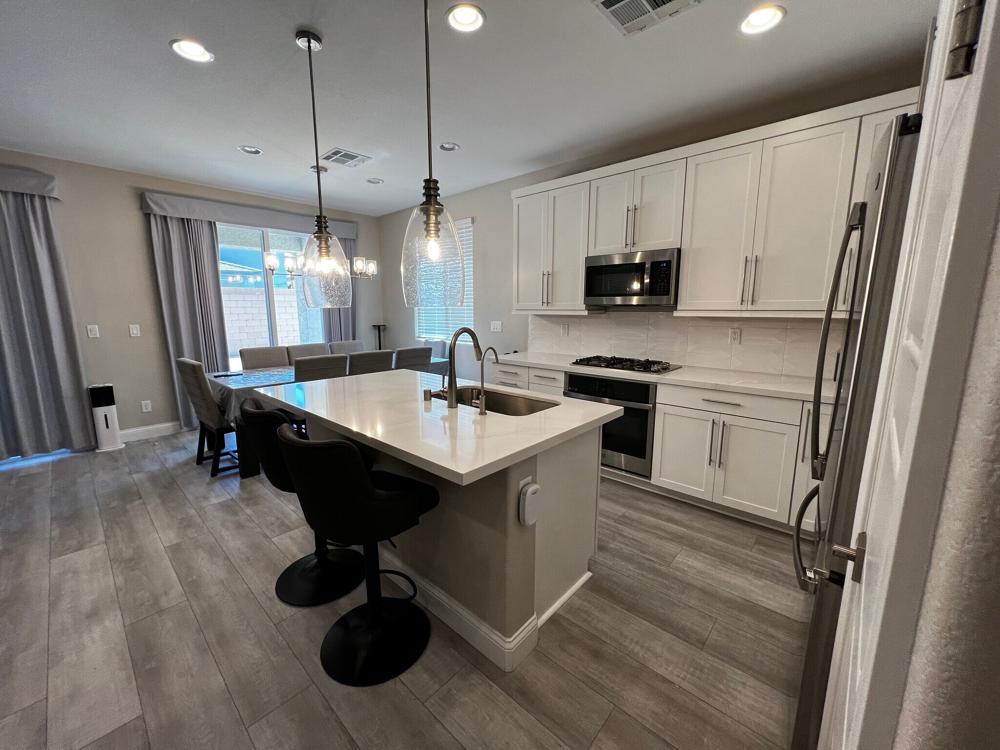 Building Photo - 10147 W Meranto Ave