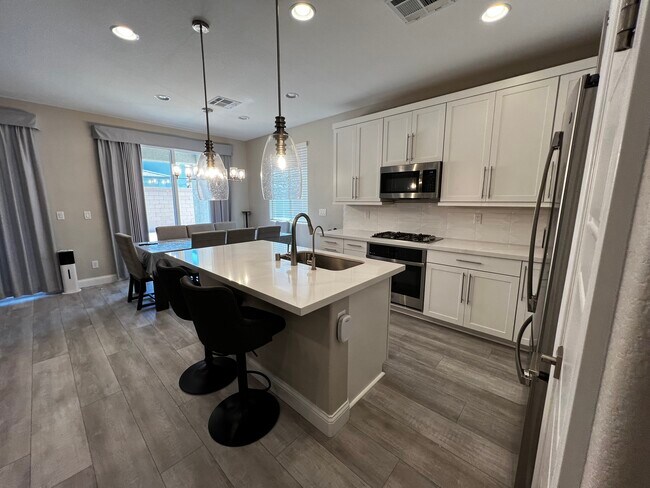 Building Photo - 10147 W Meranto Ave