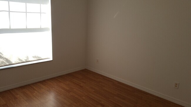 Building Photo - Your Next Home in Groveland