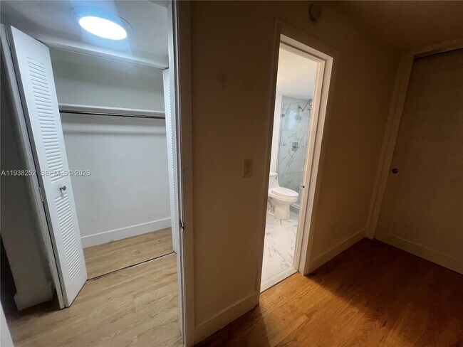 Building Photo - 3522 SW 25th St